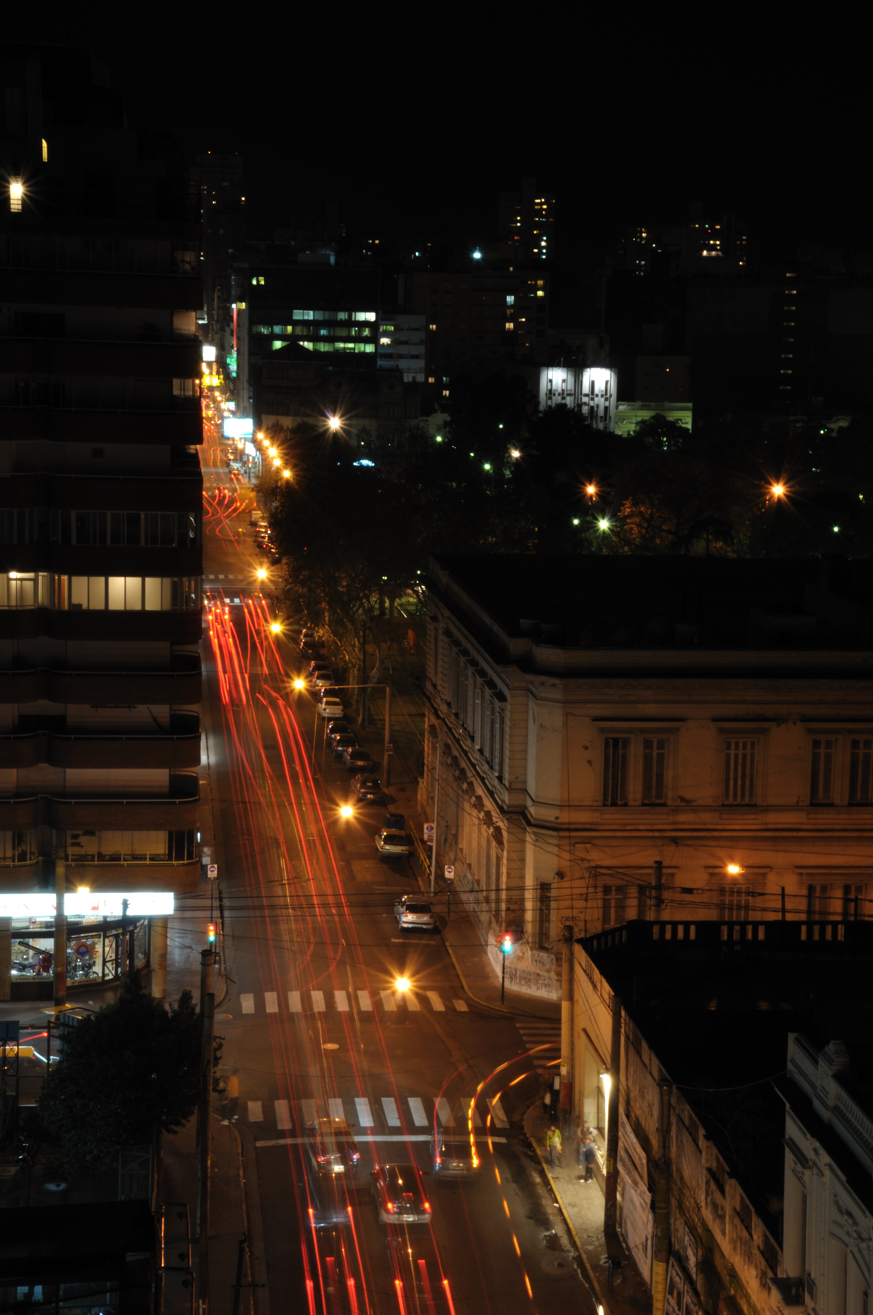 Calle Corrientes de noche