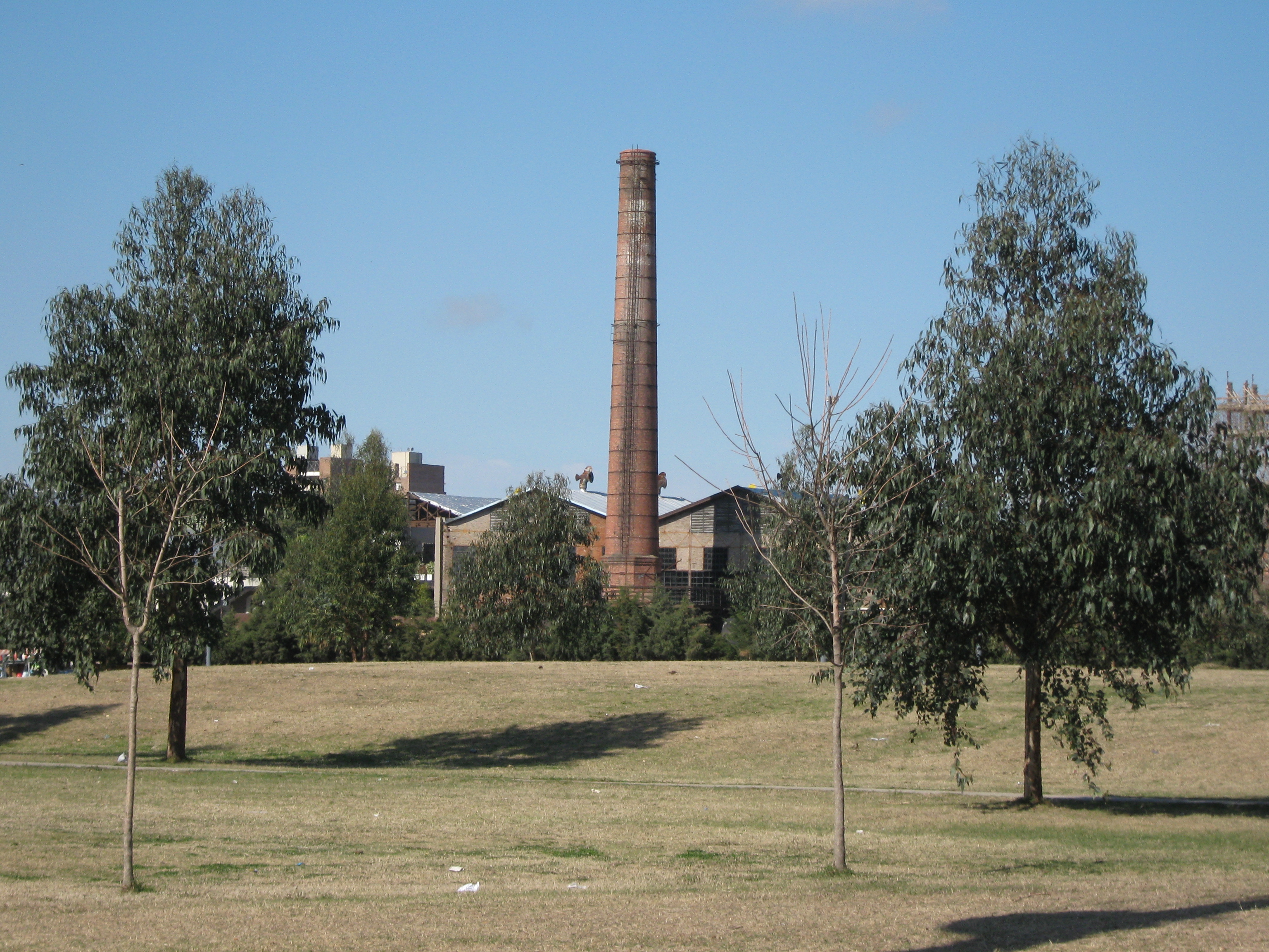 Chimenea en el Barrio Industrial