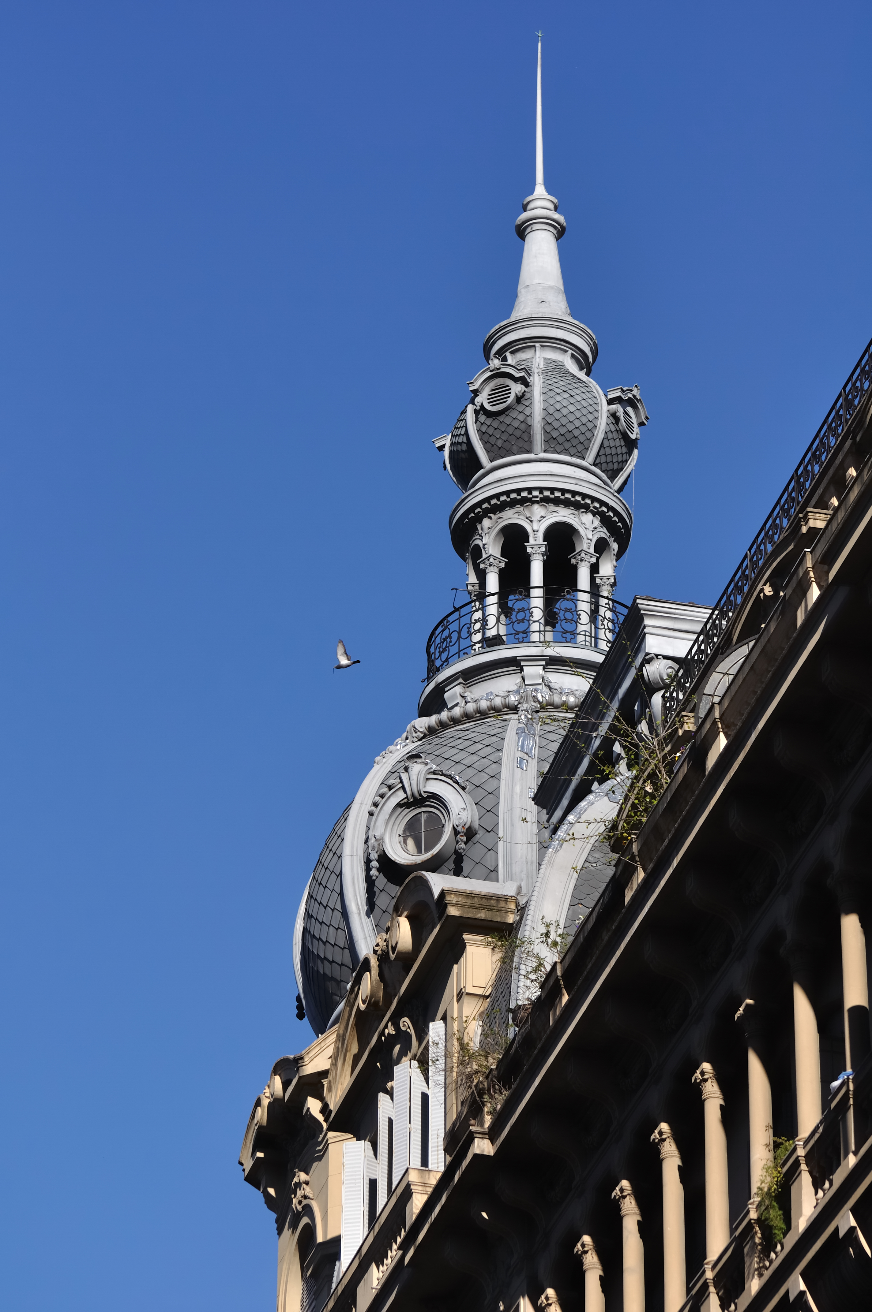 Cúpula del edificio La Inmobiliaria, en la Esquina de Corrientes y Córdoba