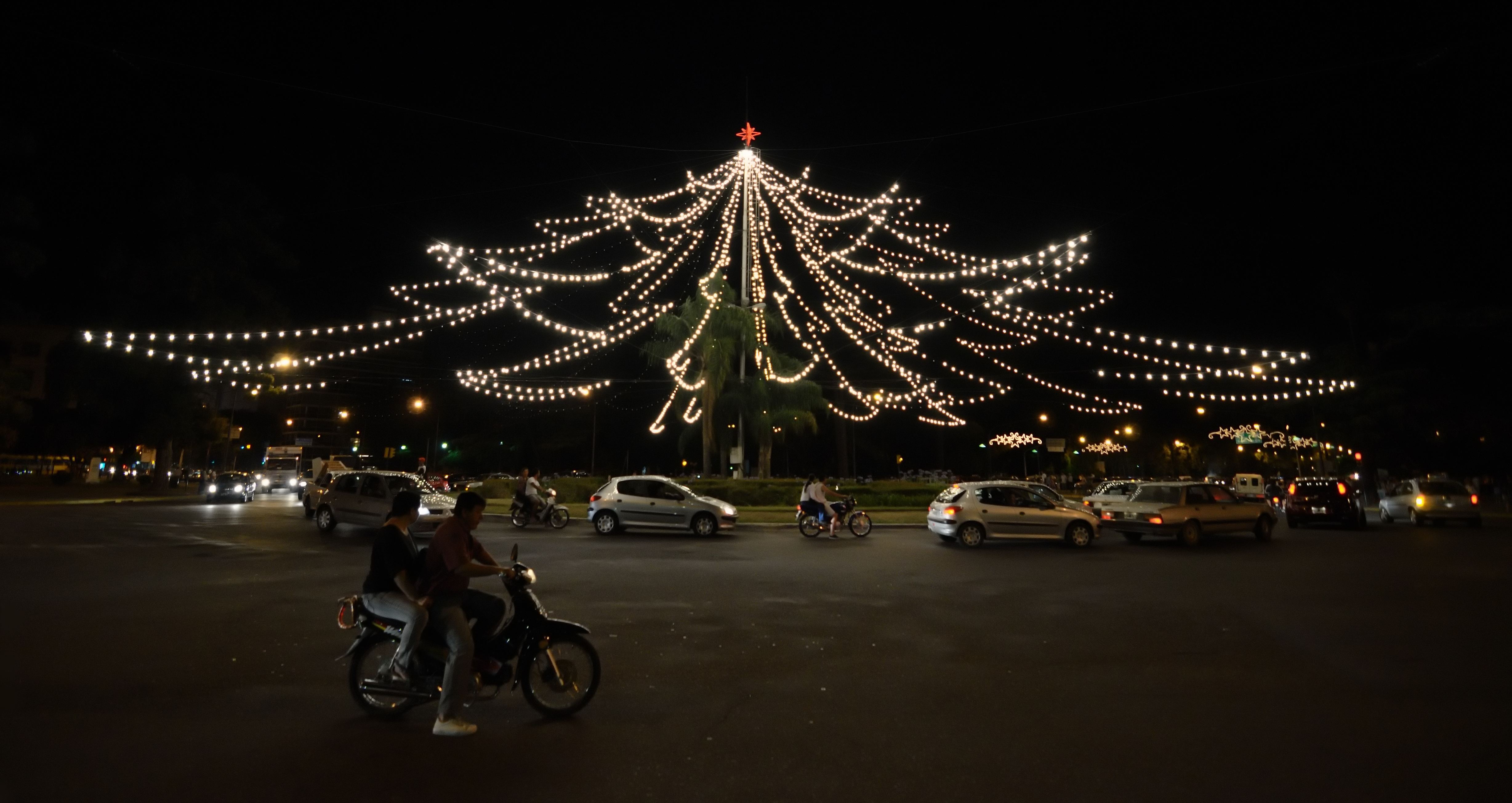 El arbolito de navidad en el bulevar - Año 2010