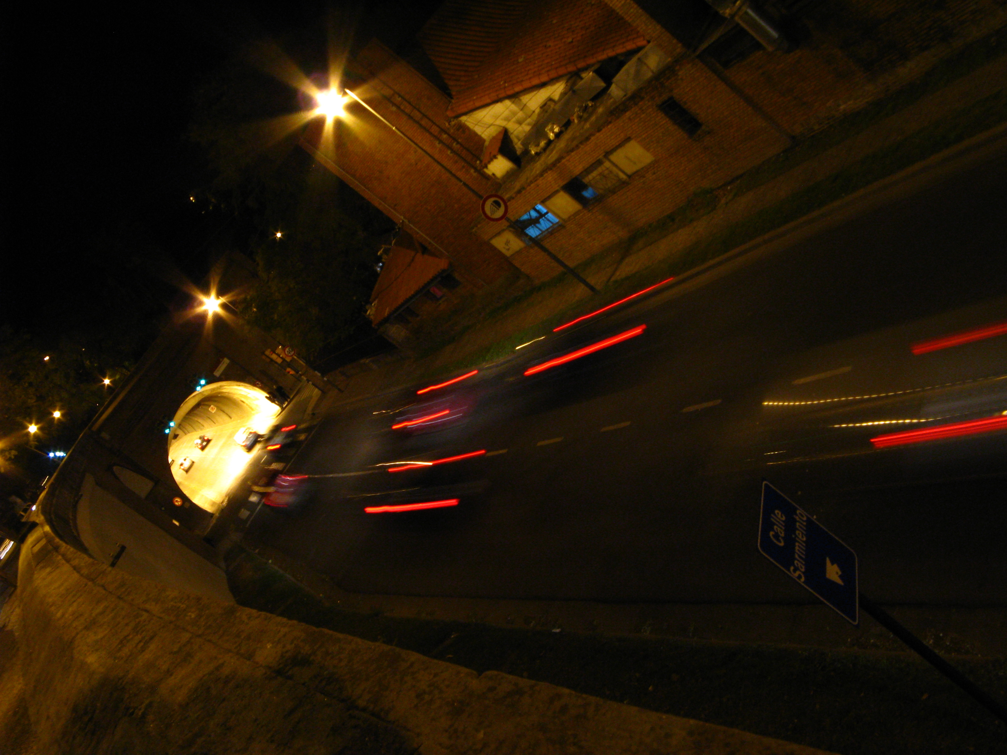 El tunel Arturo Umberto Illia de noche (2)