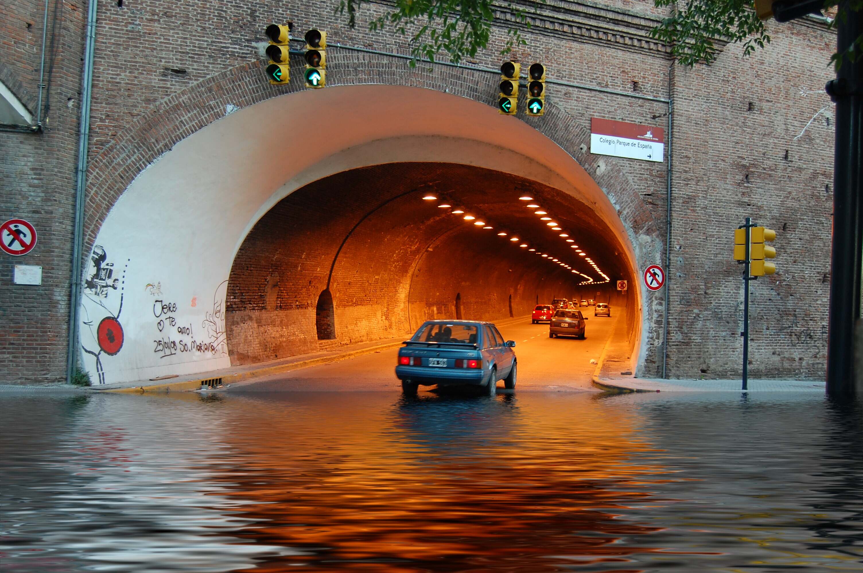 El tunel Arturo Umberto Ilia (inundado)