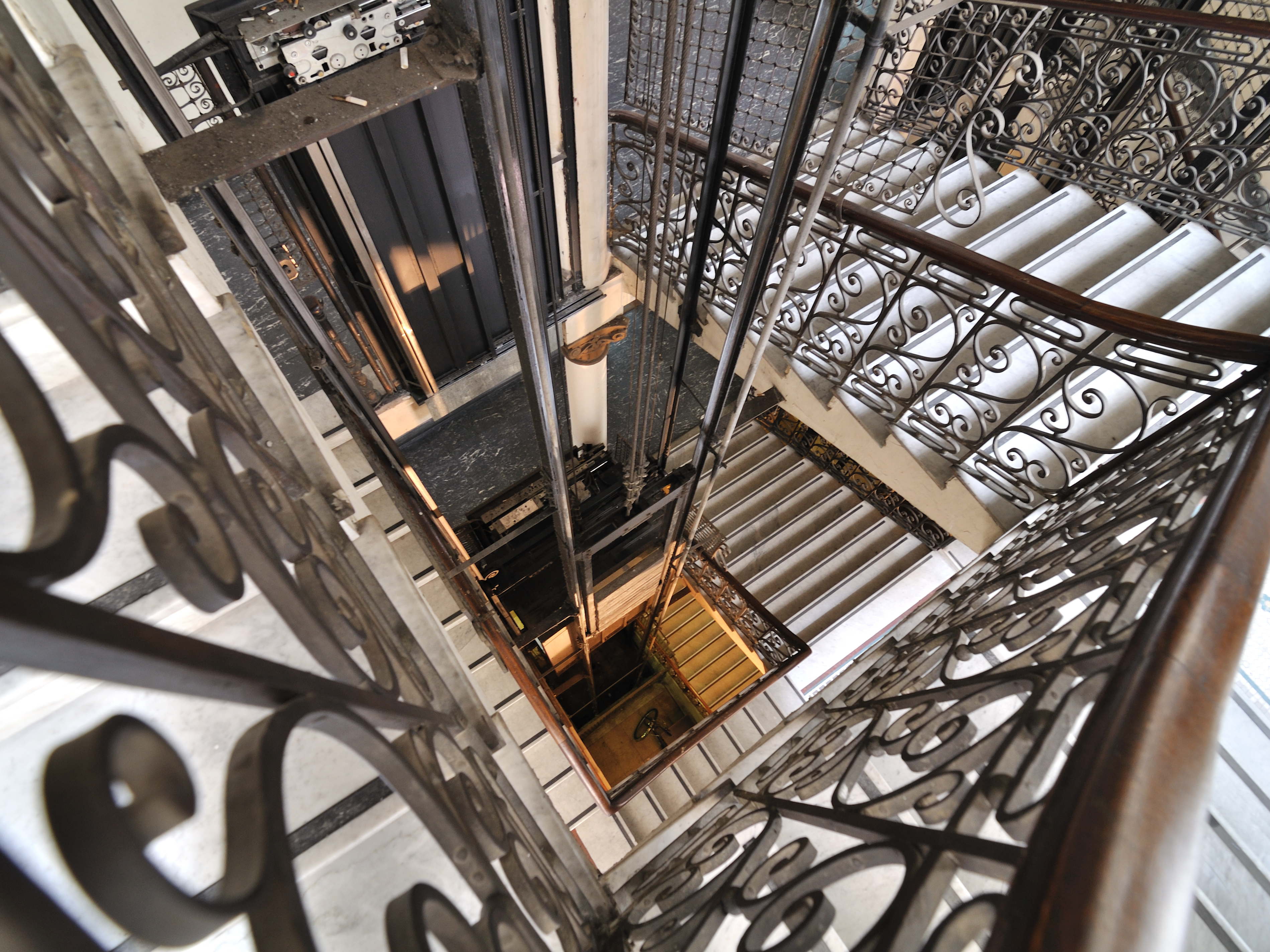 Escaleras al suelo