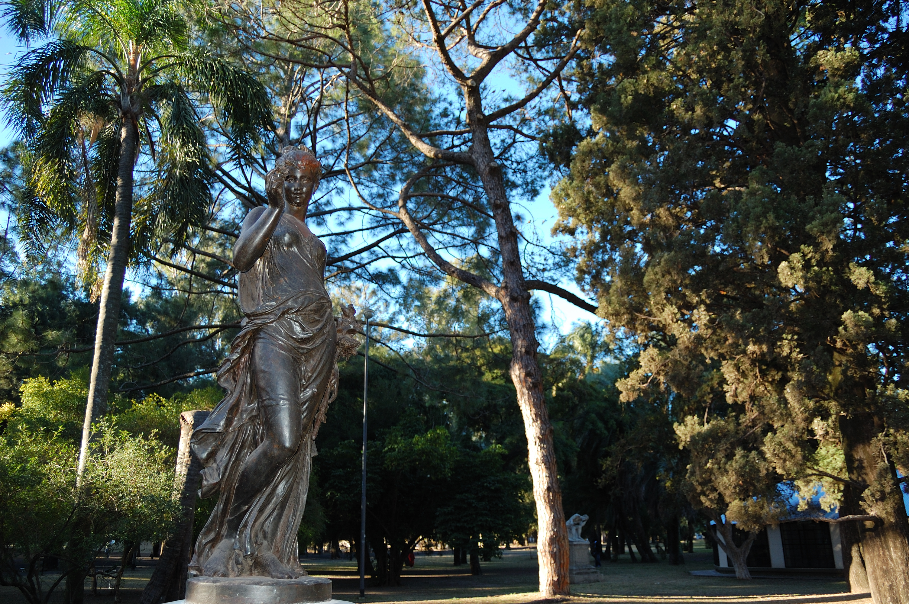 Estatua frente al museo de la ciudad (1)