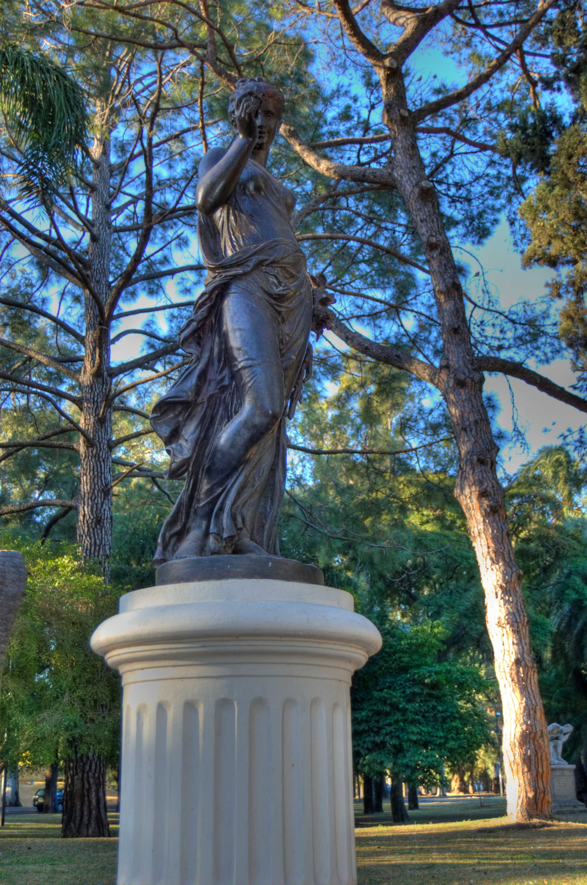 Estatua frente al museo de la ciudad (3)