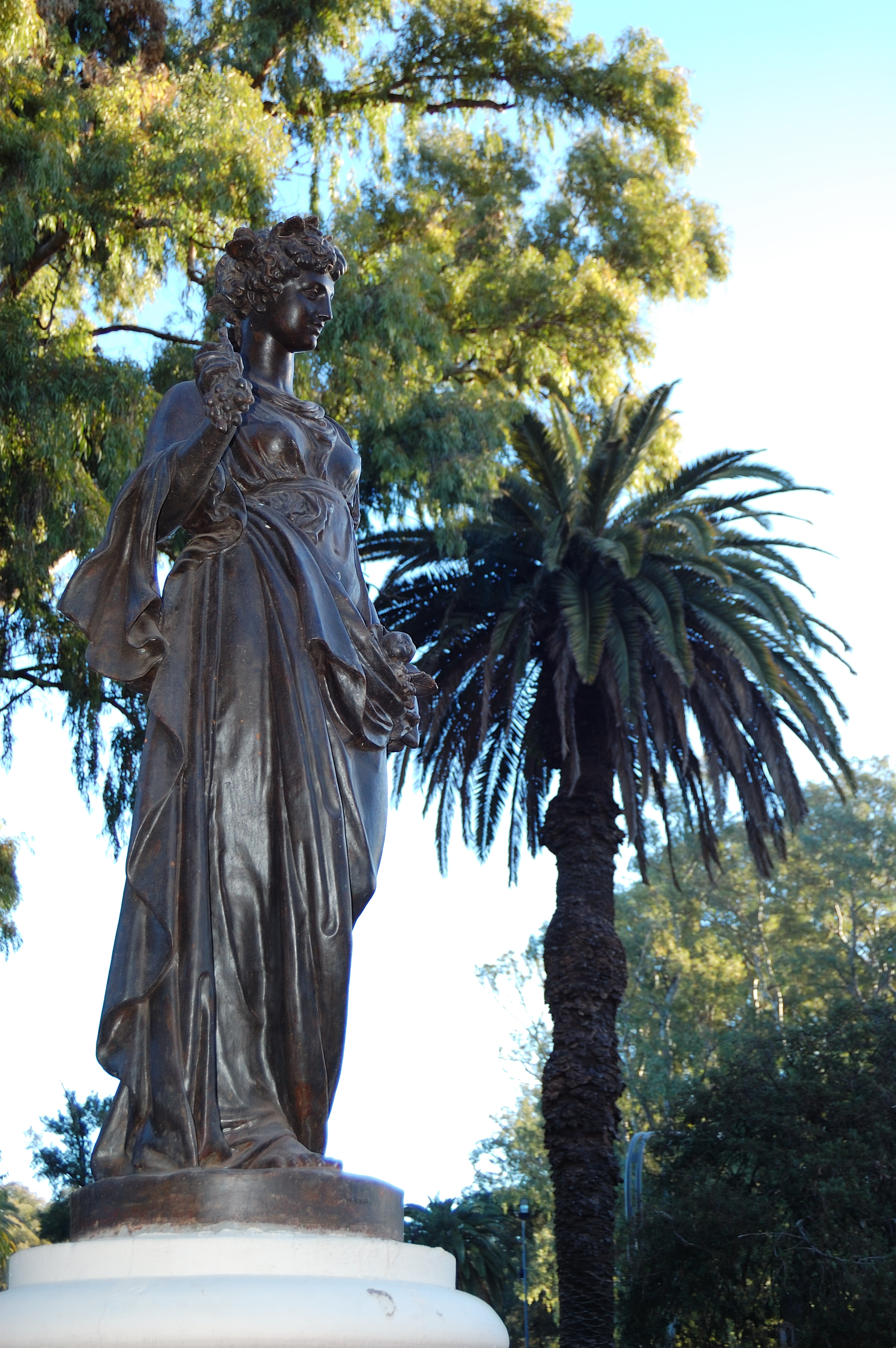 Estatua frente al museo de la ciudad (5)
