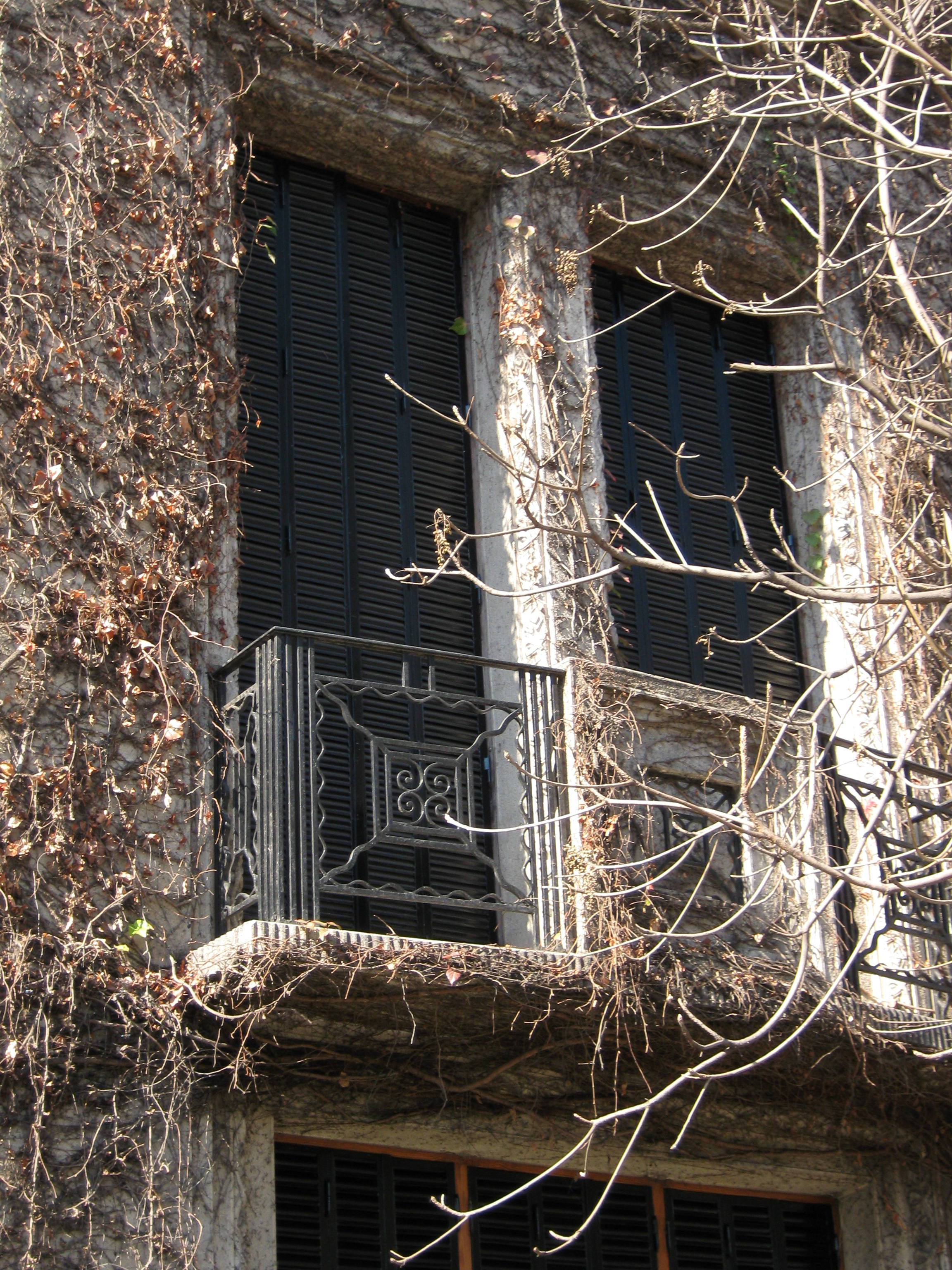 Frente de una casa en Oroño y San Luis