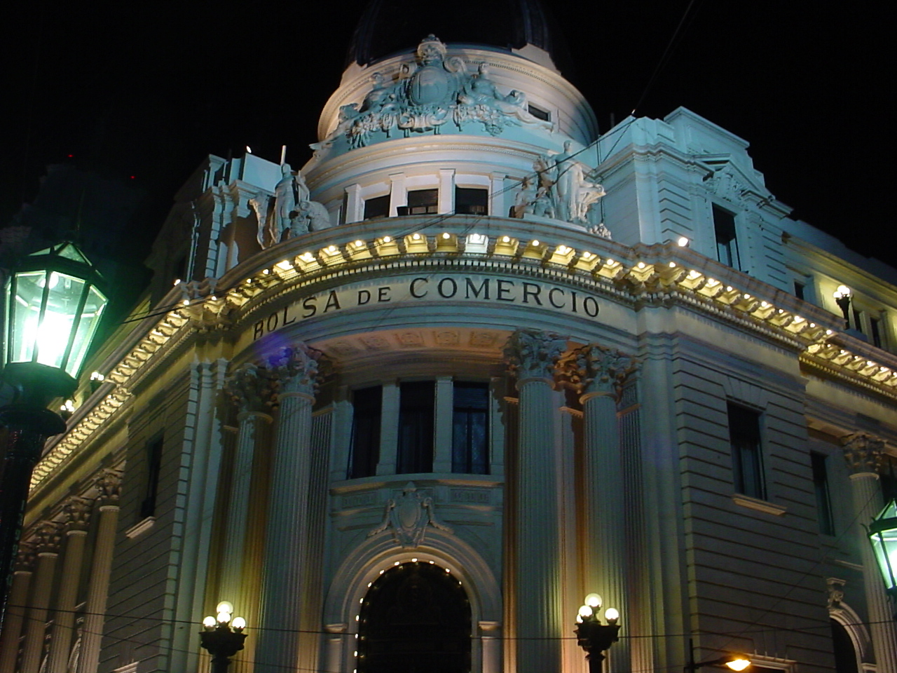 La Bolsa de Comercio de noche