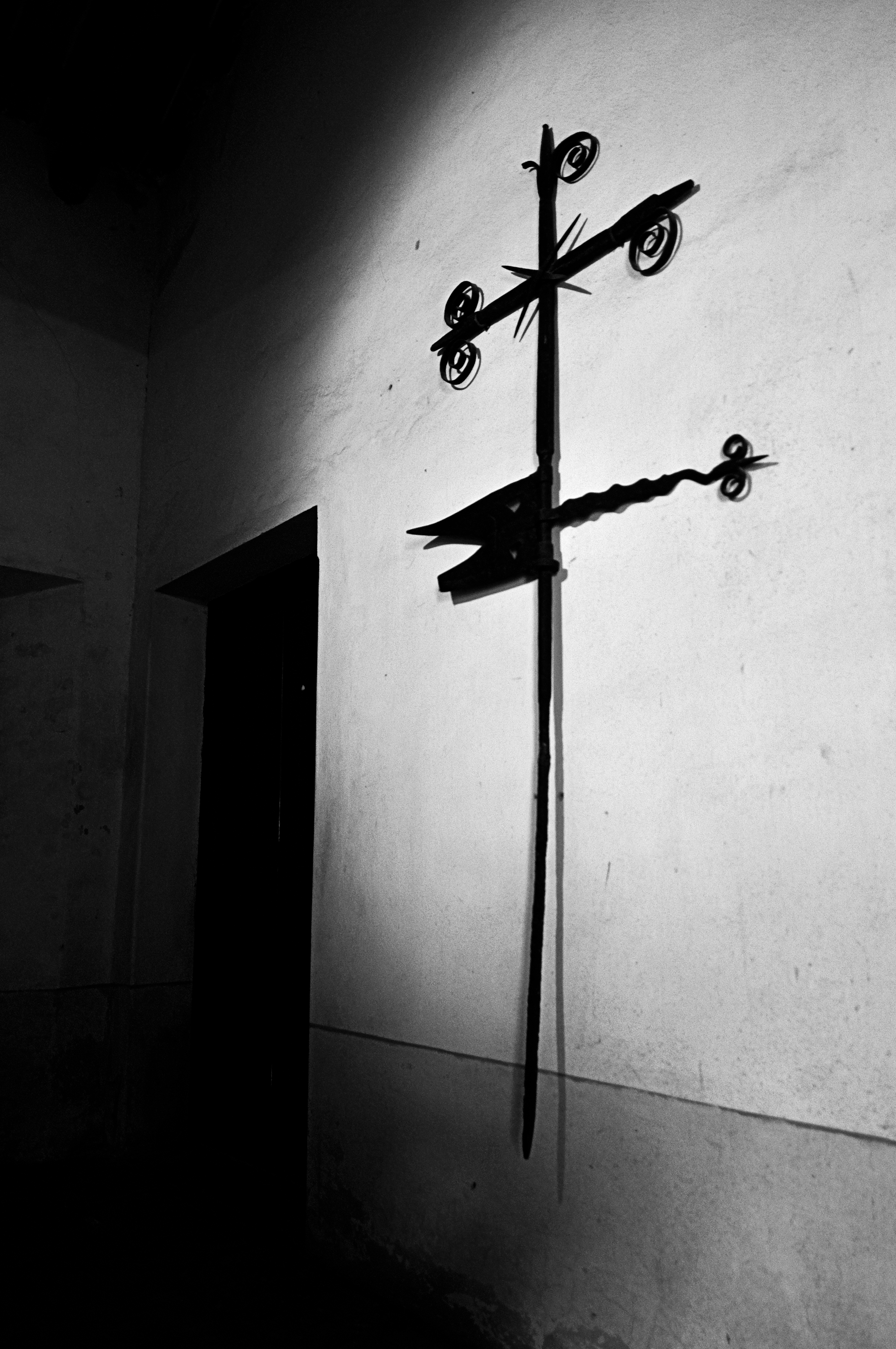 La cruz sobre la pared