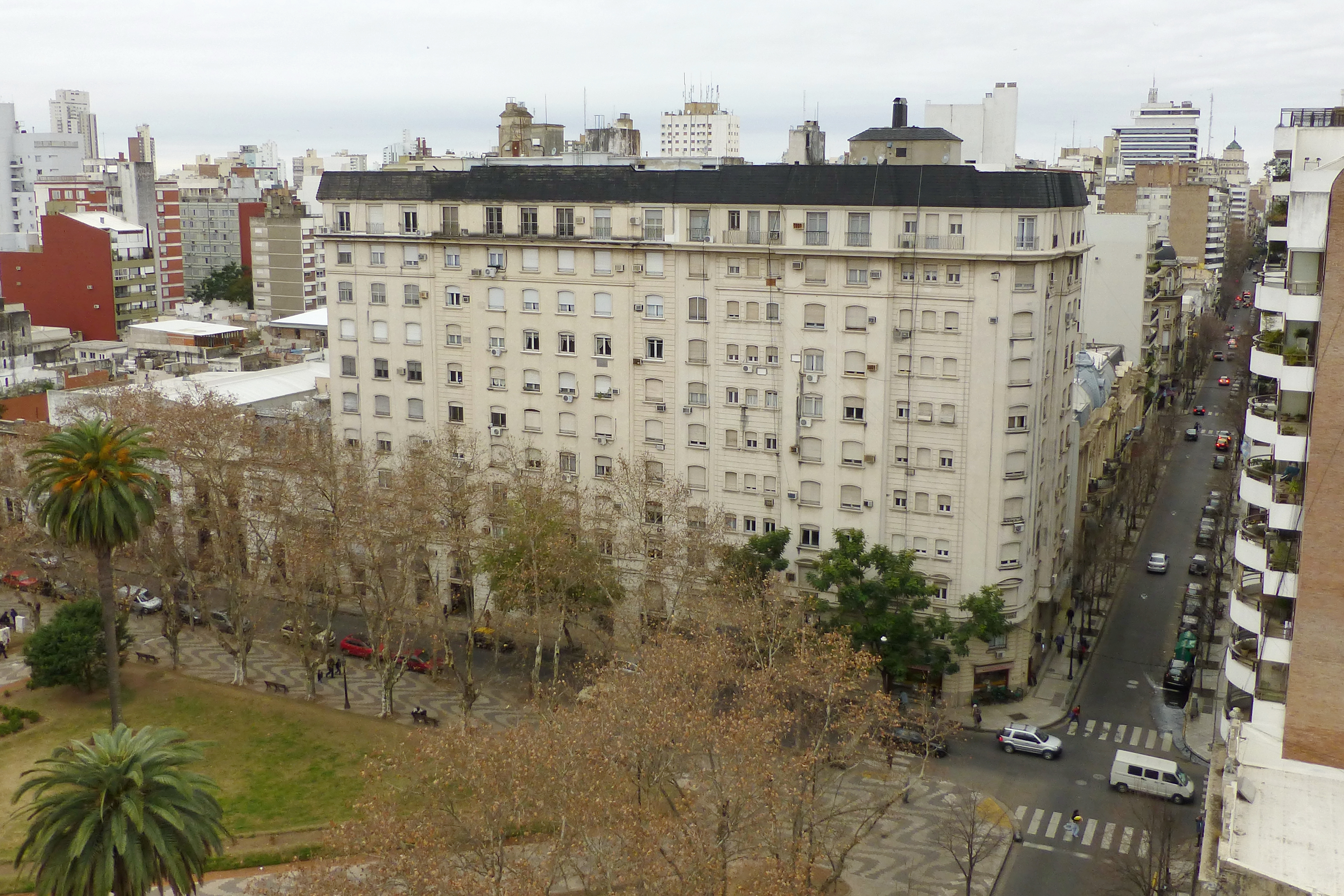 La esquina de Dorrego y Córdoba