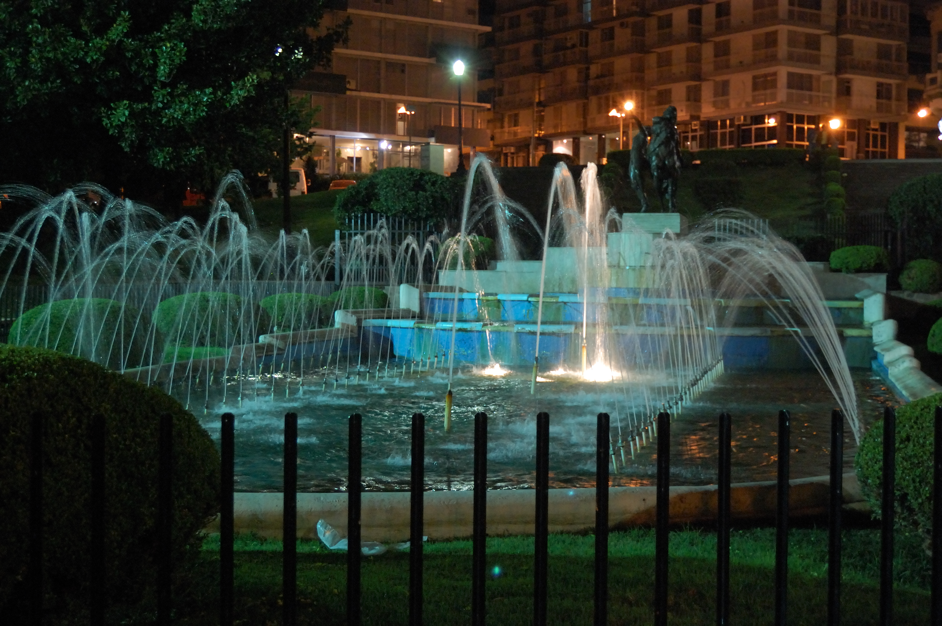 La fuente iluminada