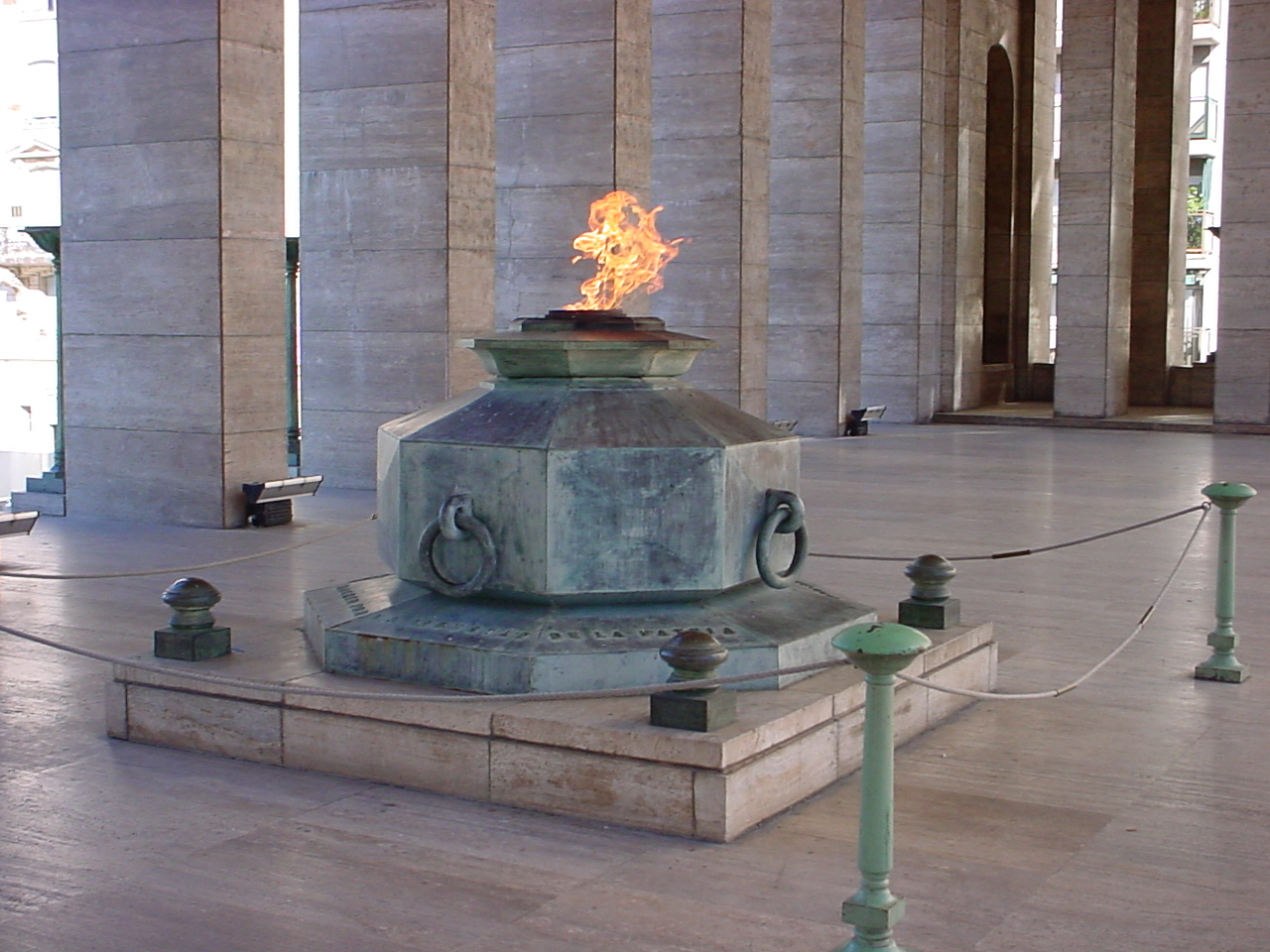 La llama del Monumento a la Bandera (1)