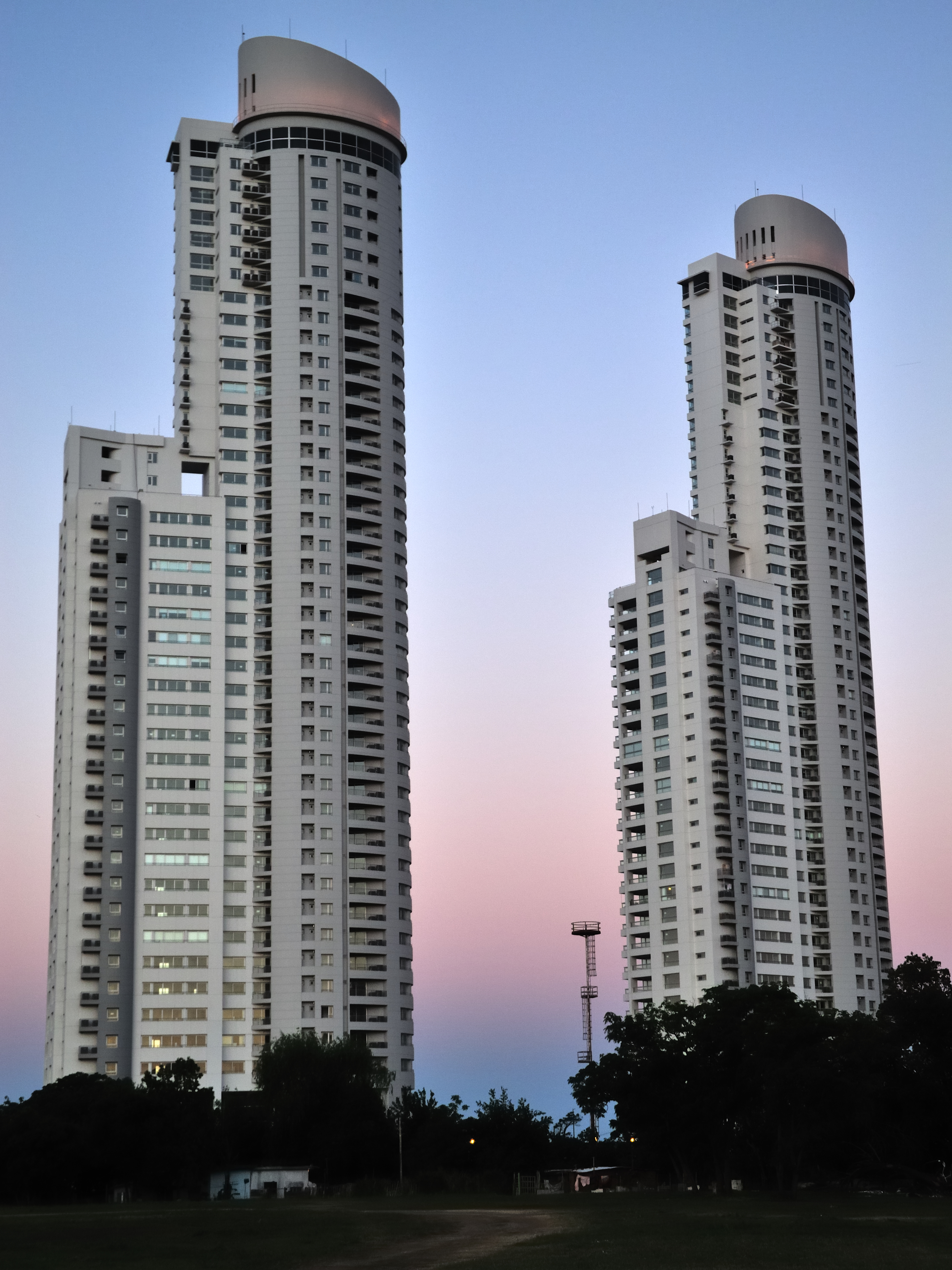 Las torres Dolphin Guaraní (1)