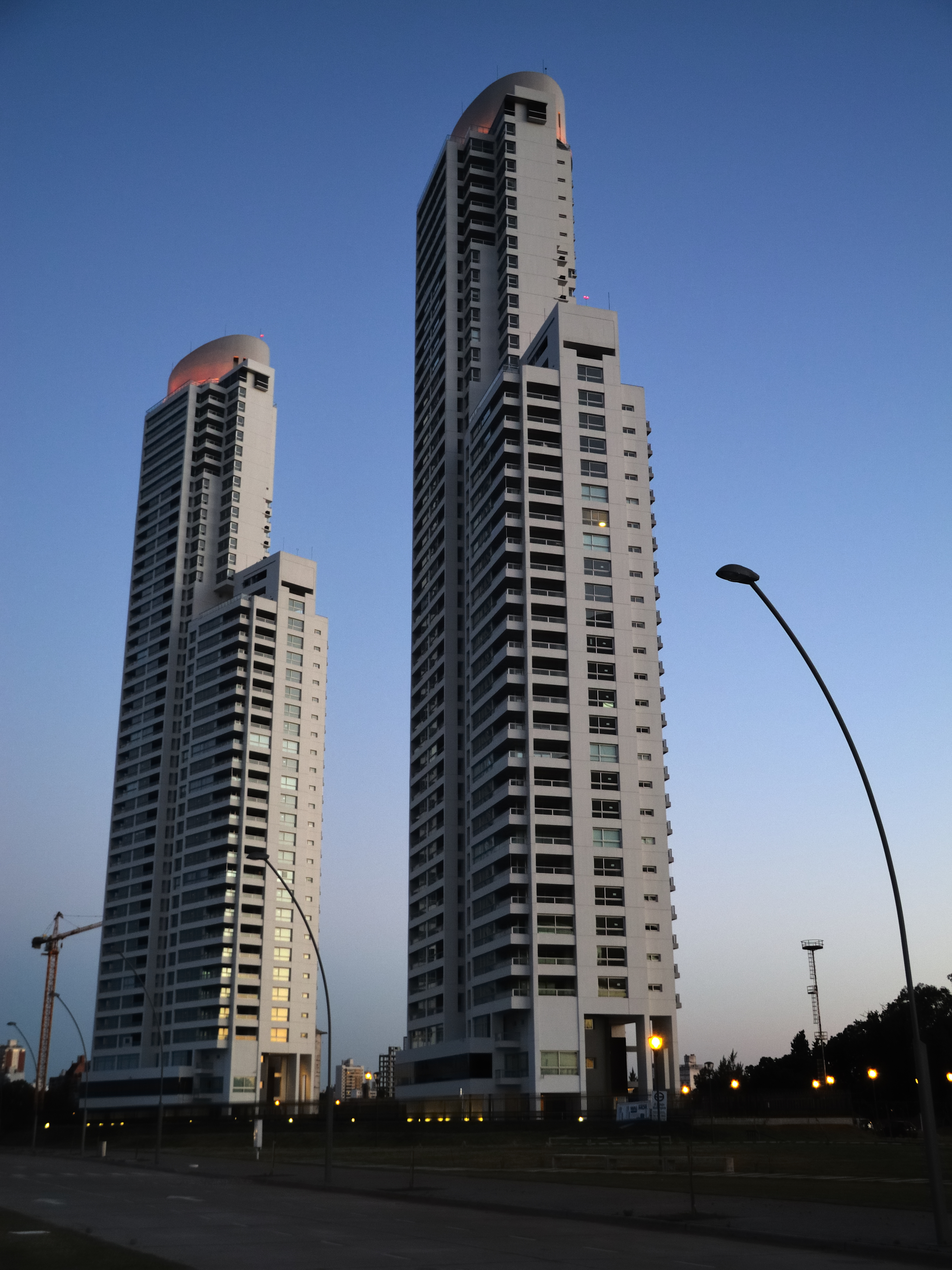 Las torres Dolphin Guaraní (2)