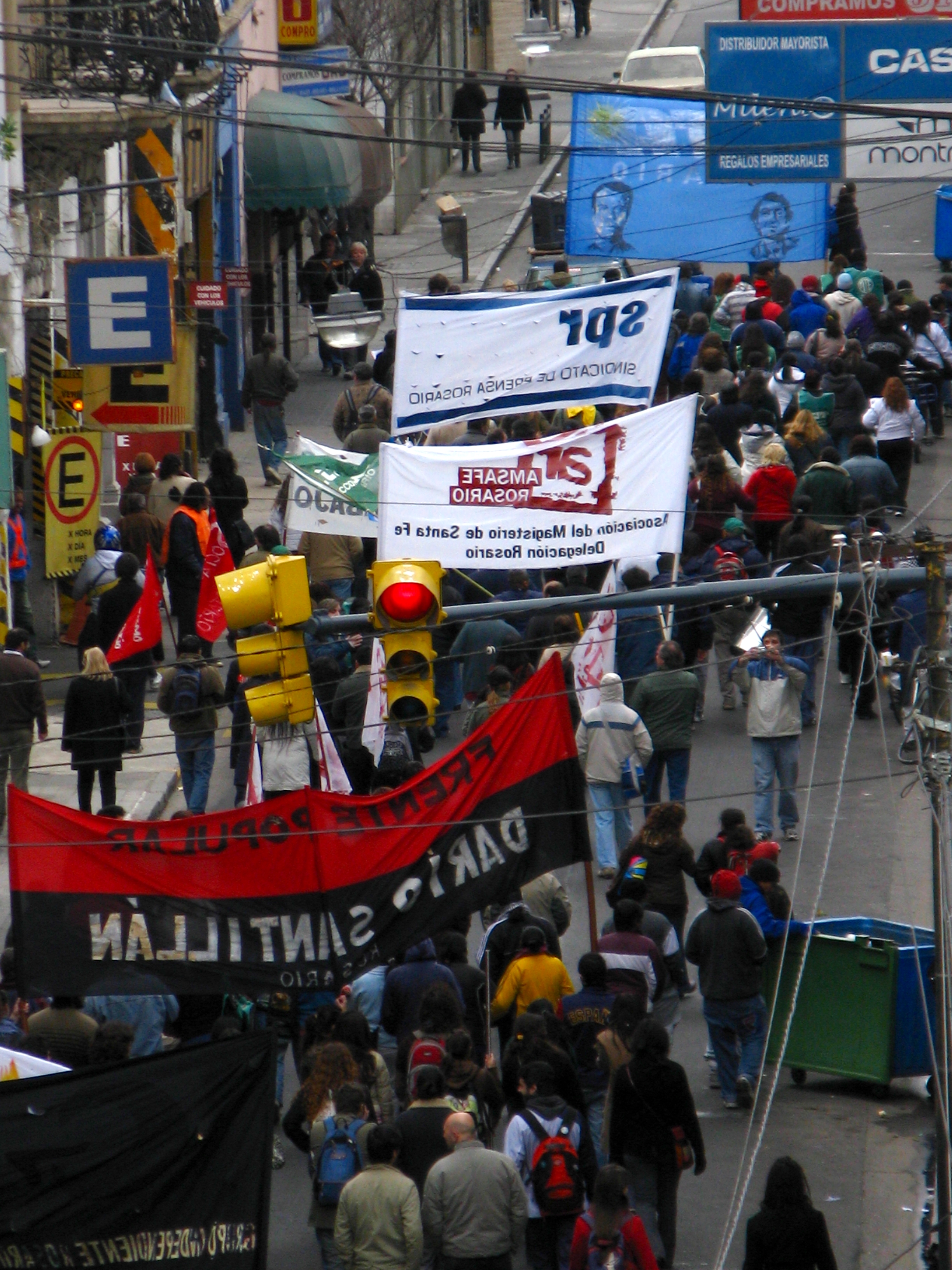 Marcha de protesta de la CTA por calle Maipú (2)