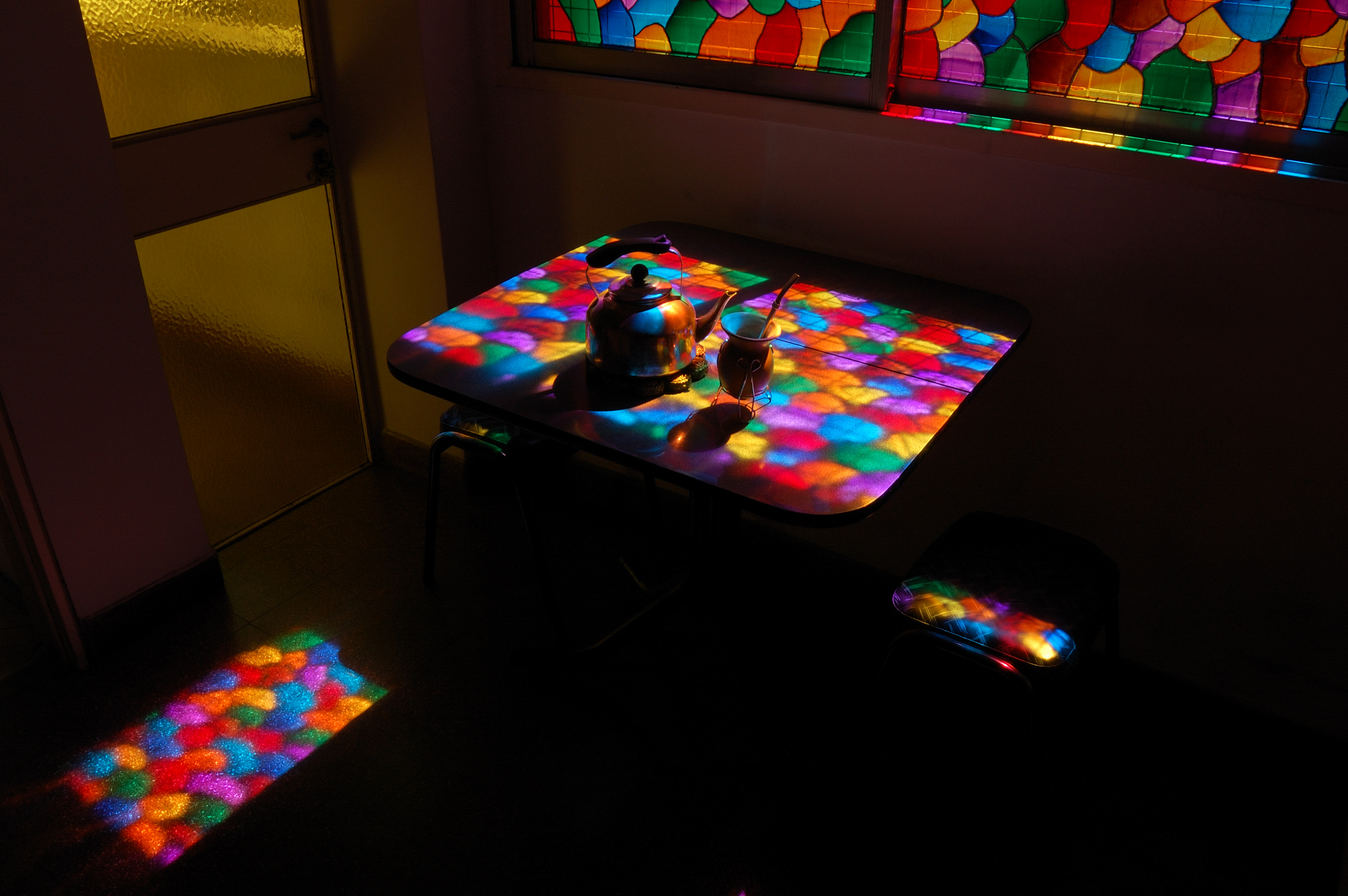 Mate a la luz del vitral
