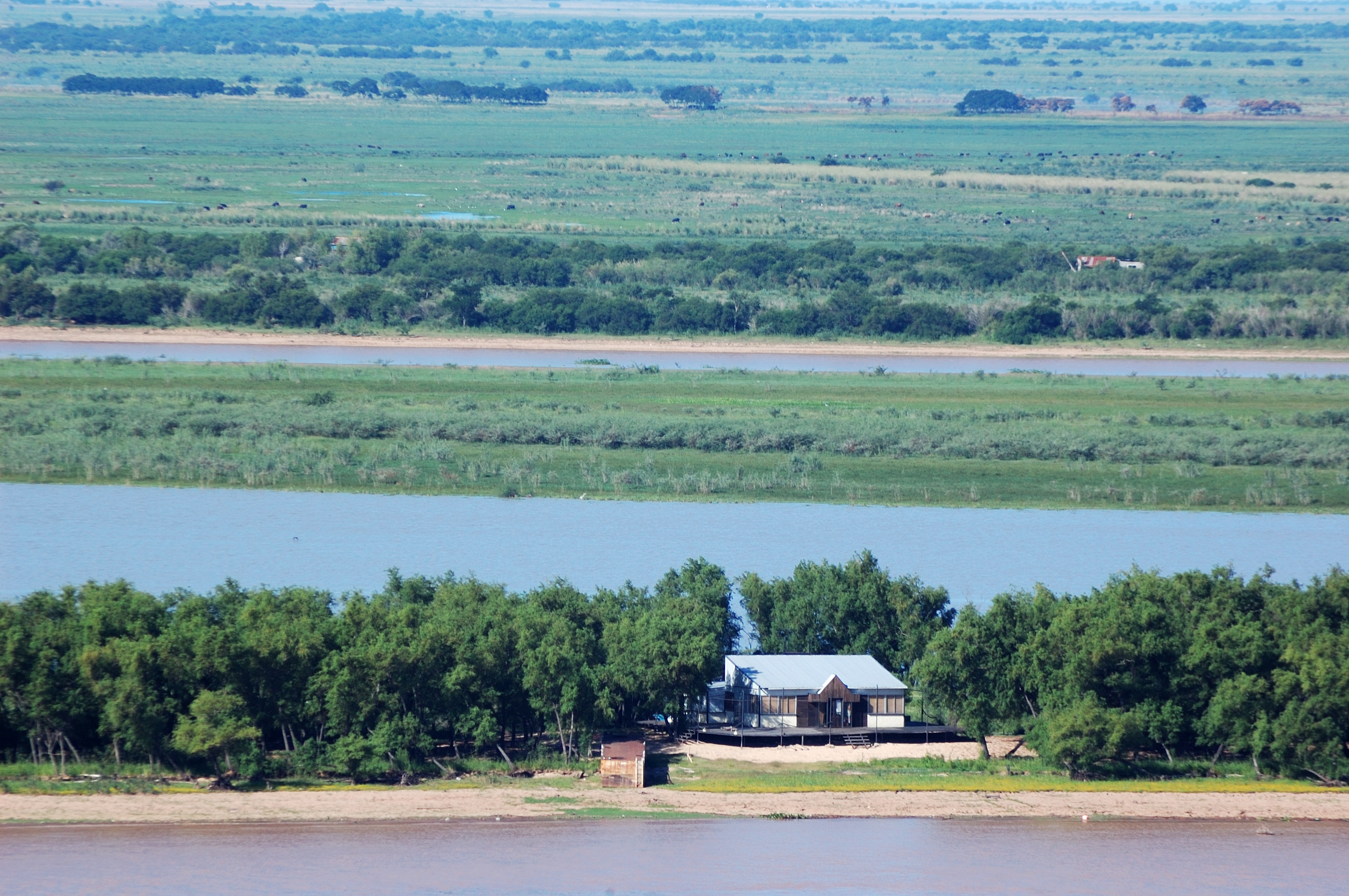 Rancho en la isla visto desde el Monumento a la Bandera