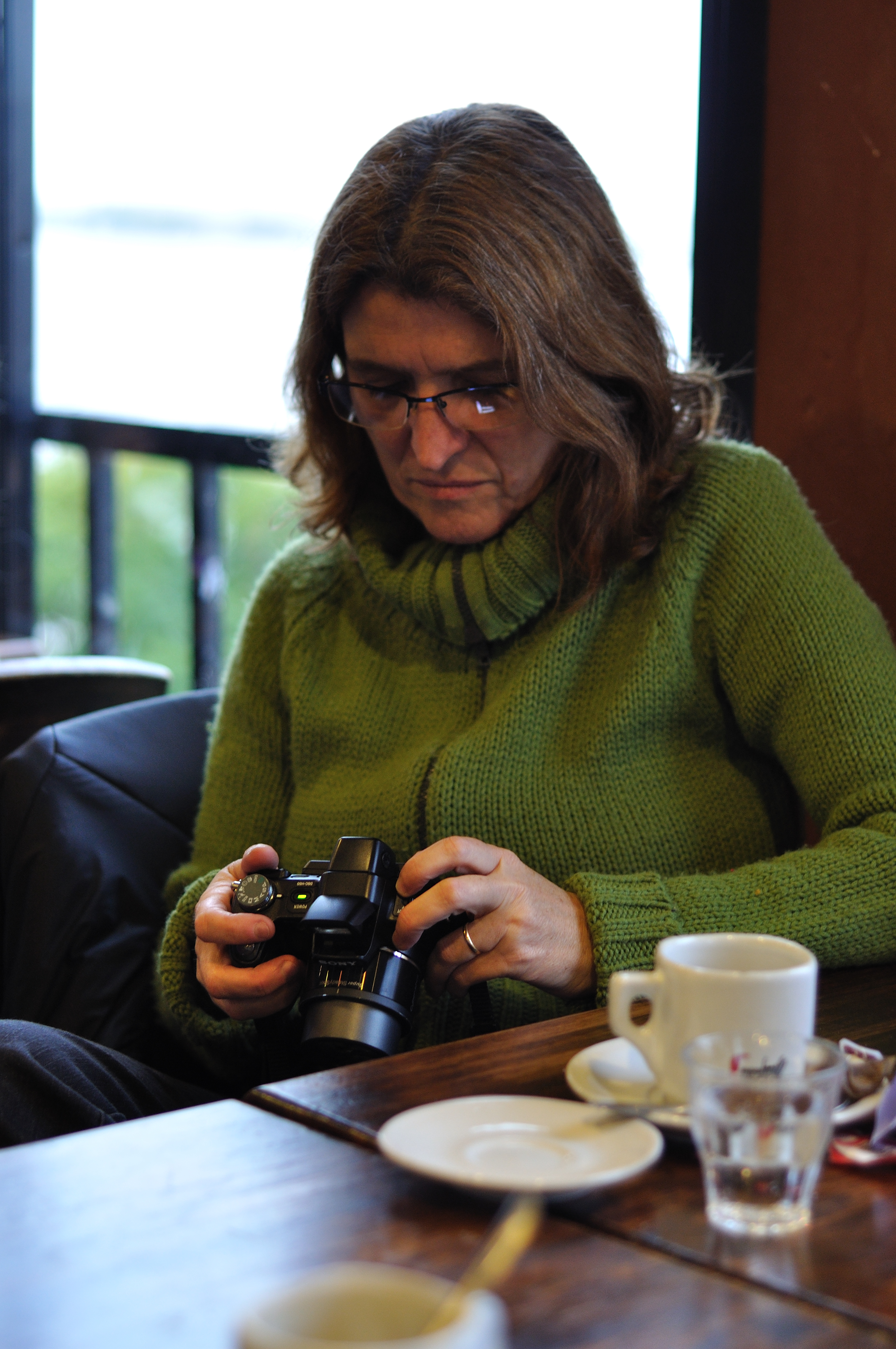 Retrato de Thelma y su cámara