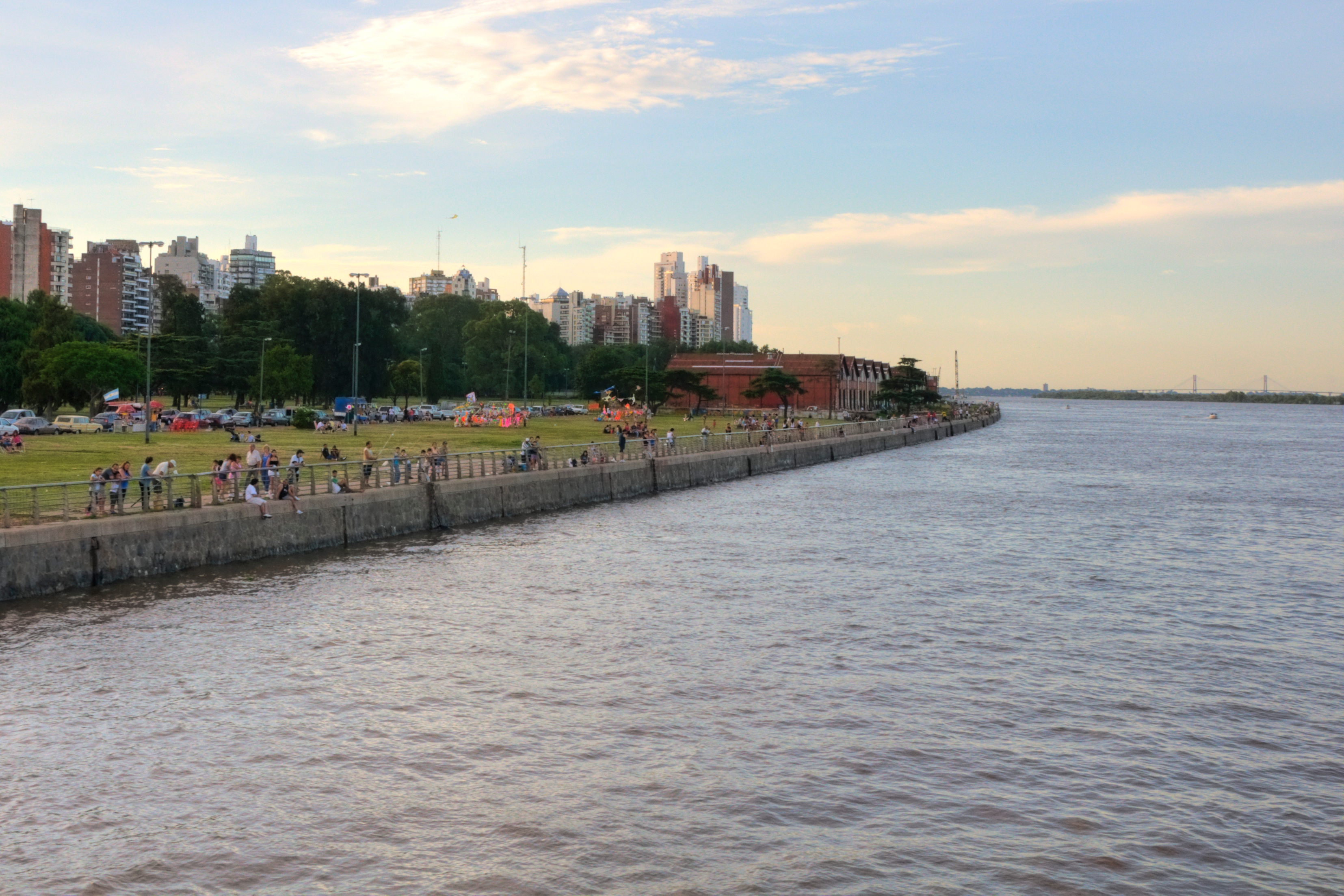 Rosario desde el río Paraná (1)