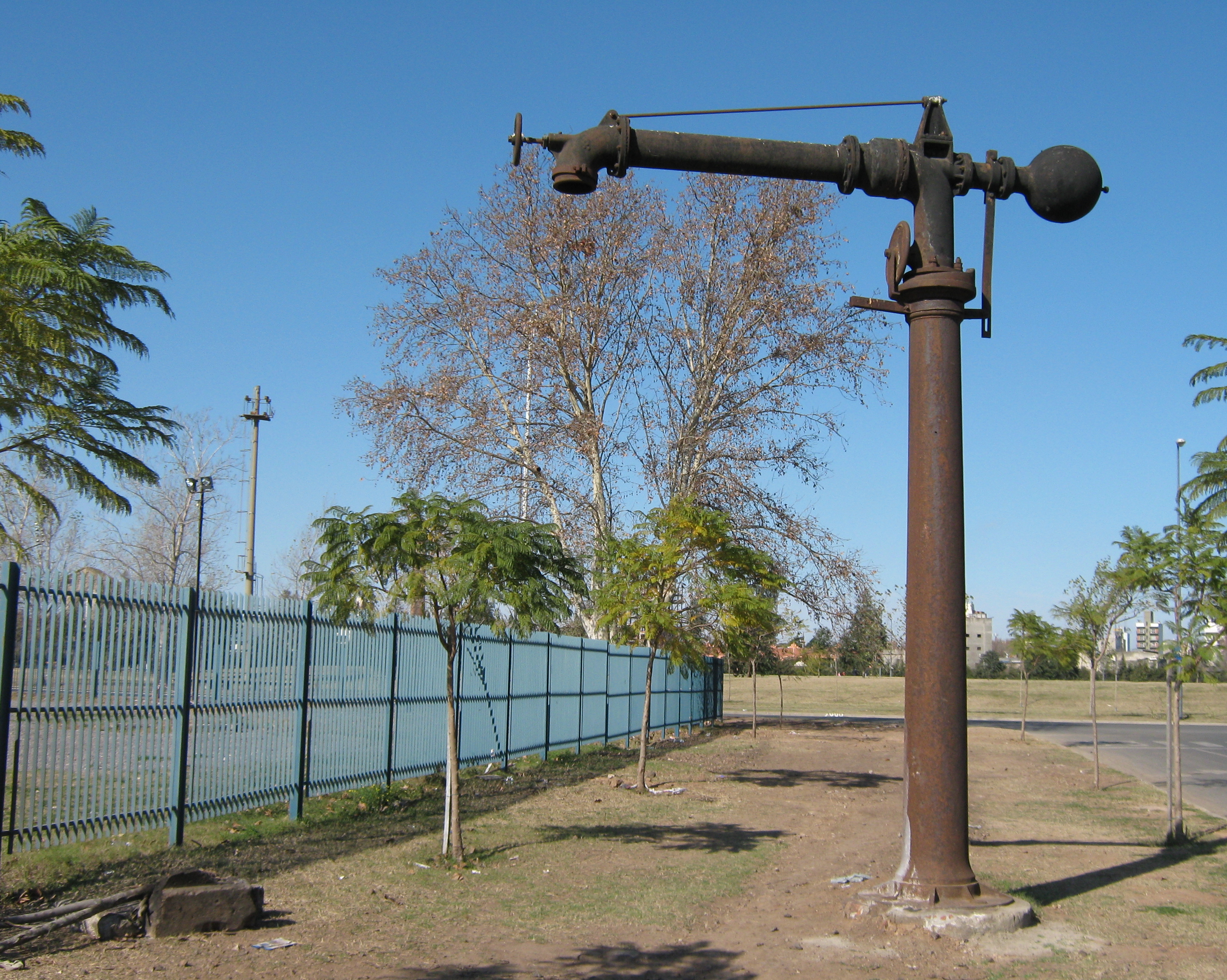 Surtidor de agua para locomotoras