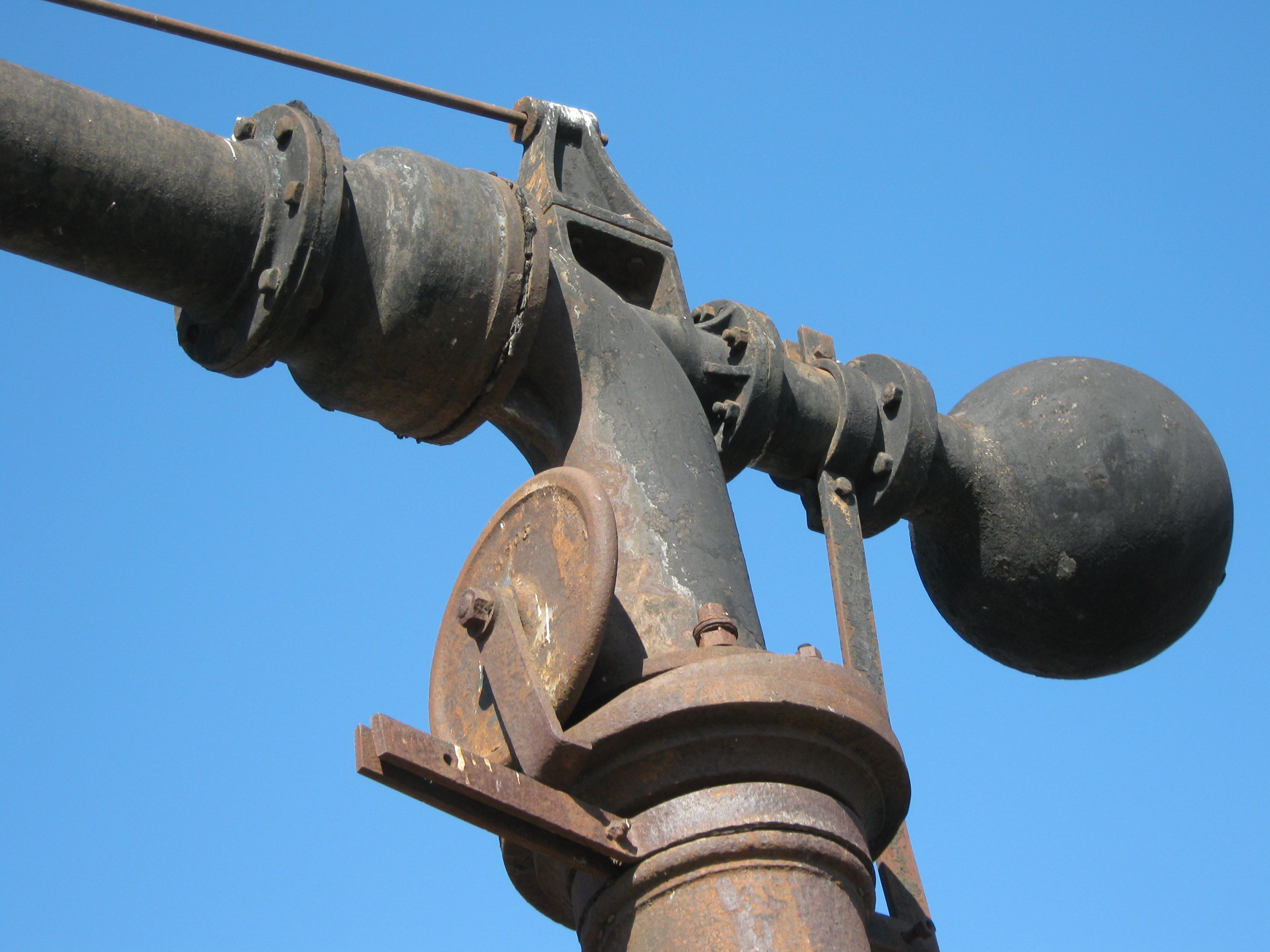 Surtidor de agua para locomotoras