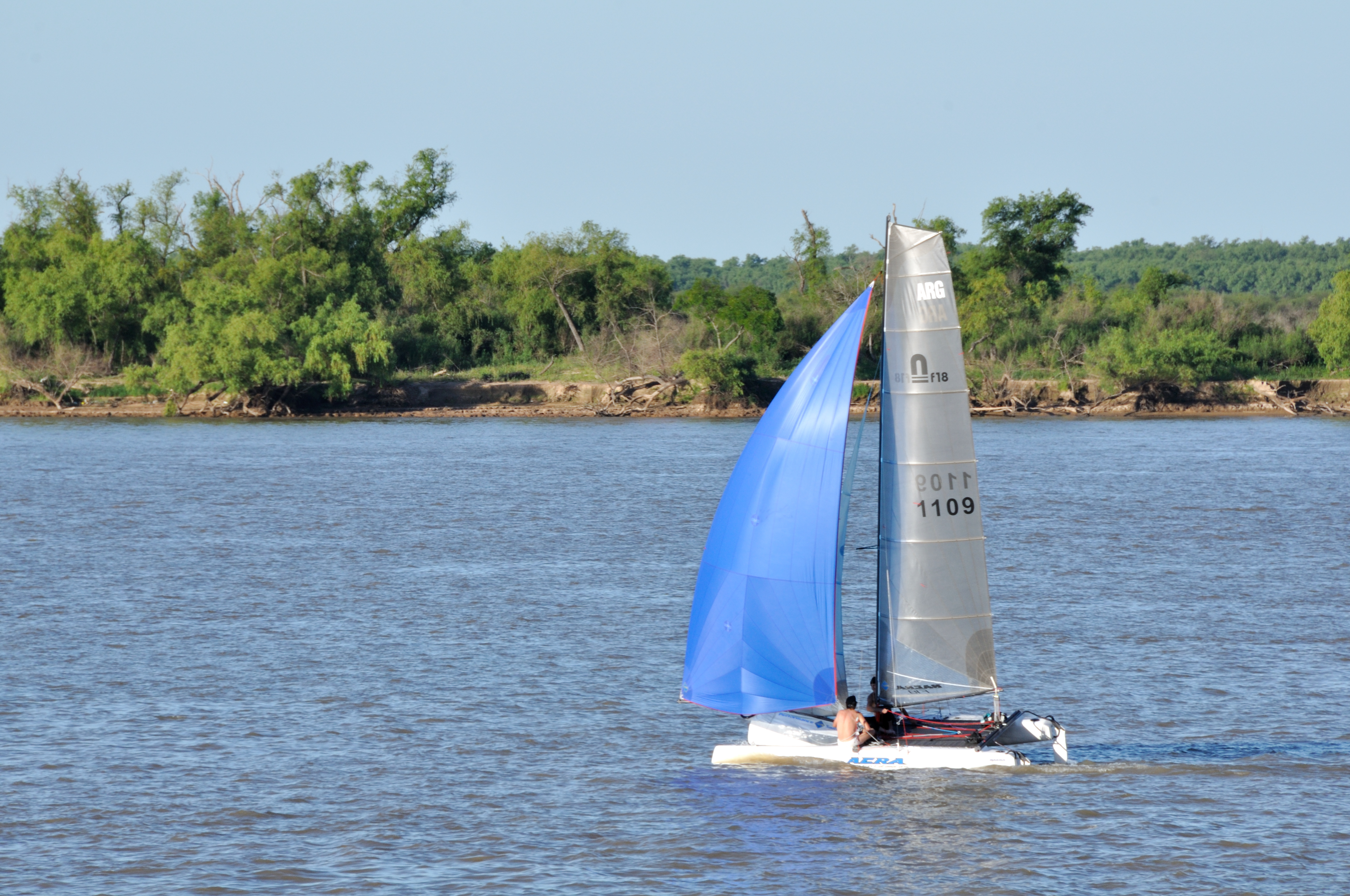 Velero en el Paraná (5)