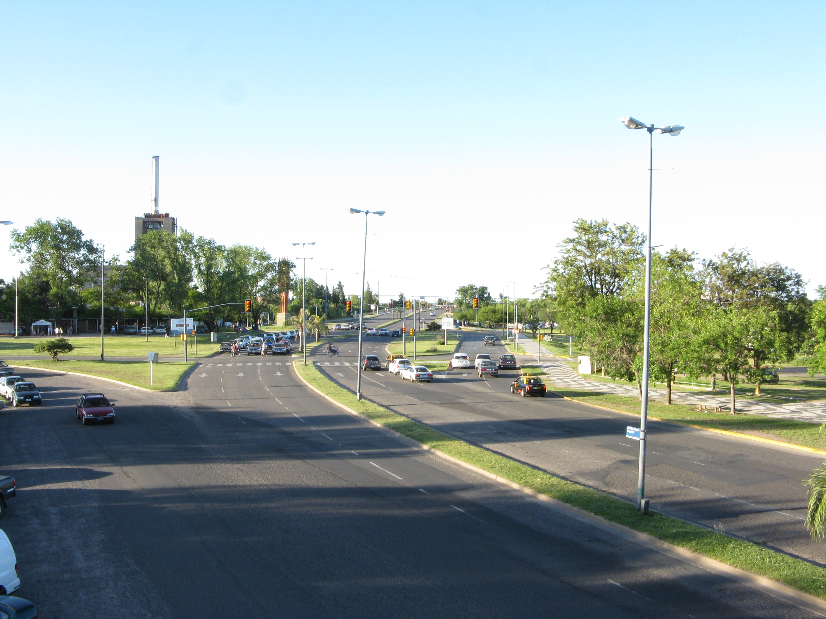 Vista desde el puente peatonal del Parque Alem hacia el norte